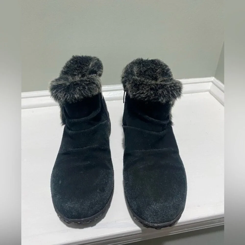 All Weather Black Leather Faux Fur Ankle Boots by Khombu -size 7